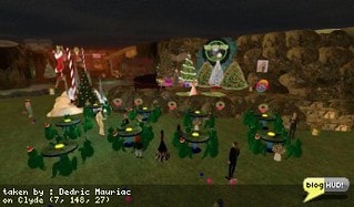 Checking out events, I saw something going on at the Lily Pad Lounge. I was here a long time ago, and I'm surprised at how little it has changed. Frog Marlow was singing at that time about a year ago. It still has a great atmosphere. Tonight, we have Kim Seifert singing country rock. She is sinigng a lot of classics. From Dedric Mauriac via blogHUD