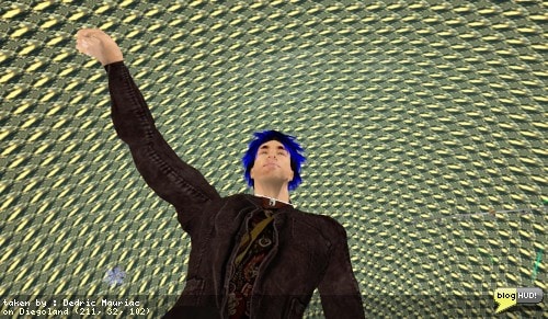Tuna Oddfellow gets his groove on again throwing a night of pure entertainment. As always, he's got some interesting effects going on around the place. The visuals are just amazing. From Dedric Mauriac via blogHUD.com