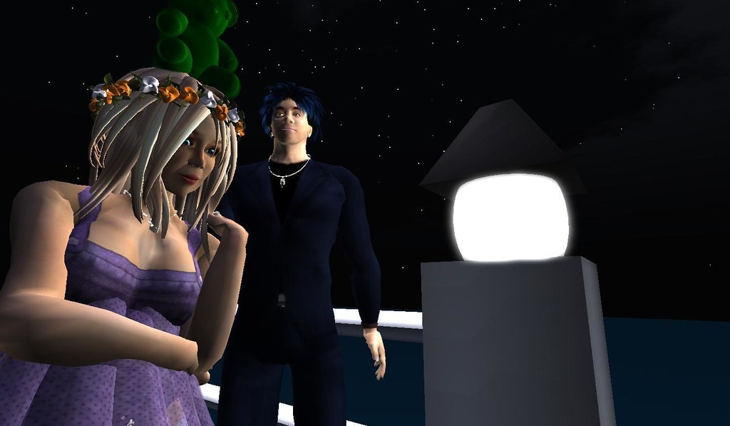 Showing glow off to Elliebob with windlight Posted by Second Life Resident Dedric Mauriac. Visit Woodbridge.