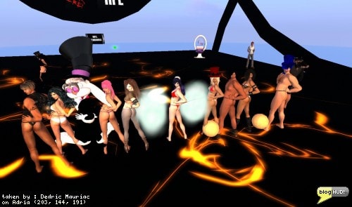 Phinn Boffin is approaching her 1,000th snapshot and ELLiebob Bean decided to get us all together for a classic line up of skin. Off with the clothes and on with the thongs! From Dedric Mauriac via bloghud.com