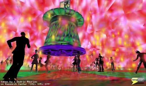 It's official. My wife and I have been married for 7 years now to this date. The great thing about it is that everyone else celebrates with fireworks and bar-b-ques. Ok, they aren't celebrating our anniversary, but it does make it all the more special and fun. Tonight I'm hanging out at tuna oddfellow's OddBall for a special 4th of July party. His shows of visual effects sem to be improving all the time. From Dedric Mauriac via bloghud.com